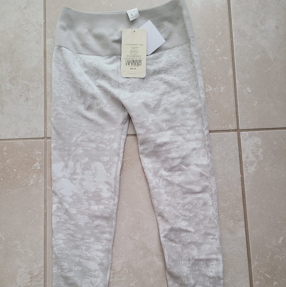 Size small SHORT Fabletics ribbed leggings